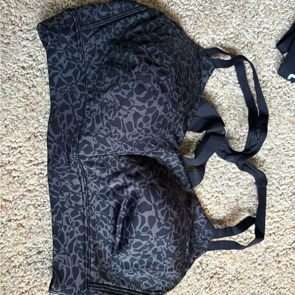 💥 Buy 2 get 1 Free 💥 Under armour Clasped Sports Bra New w/o tags - Picture 1 of 3